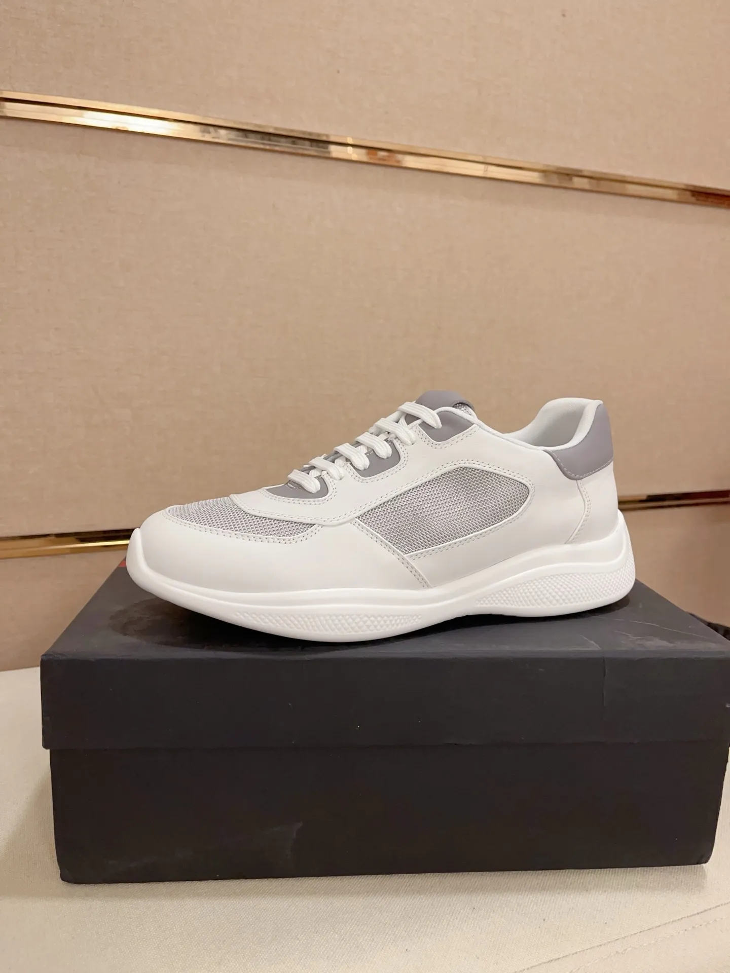 Men's shoes 💰 720💰 ✔️✔️✔️Top high version. High-quality new PRADA (Prada) counters are launched at the same time. The new men's shoes and 😘 fabrics are made of high-tech glue-making technology. Lining: Full cowhide lining. 👍🏿High-end☄️Open-molded non-slip rubber outsole, exquisite lines, simple and elegant, comfortable and high-end for leisure travel. Code number: 39 to 44 (can be customized 45-46-47, non-returnable)